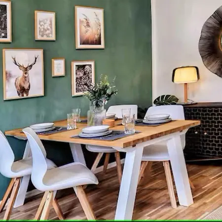 Hirsch Burgberg - Parkplatz - Zentral